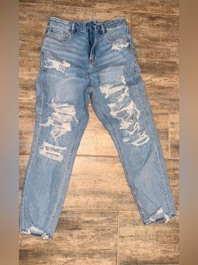 American Eagle Light Blue Distressed Women’s Jeans